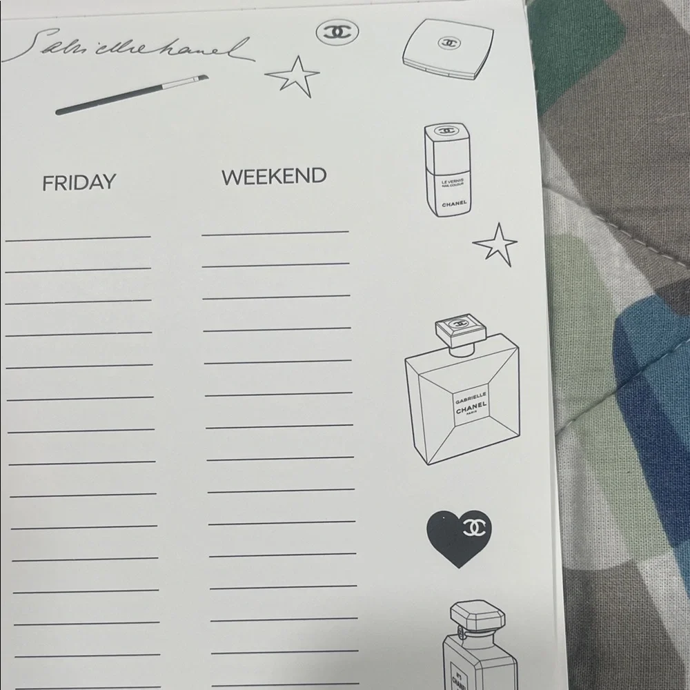 CHANEL Beauté Sleek Desk Calendar 📆